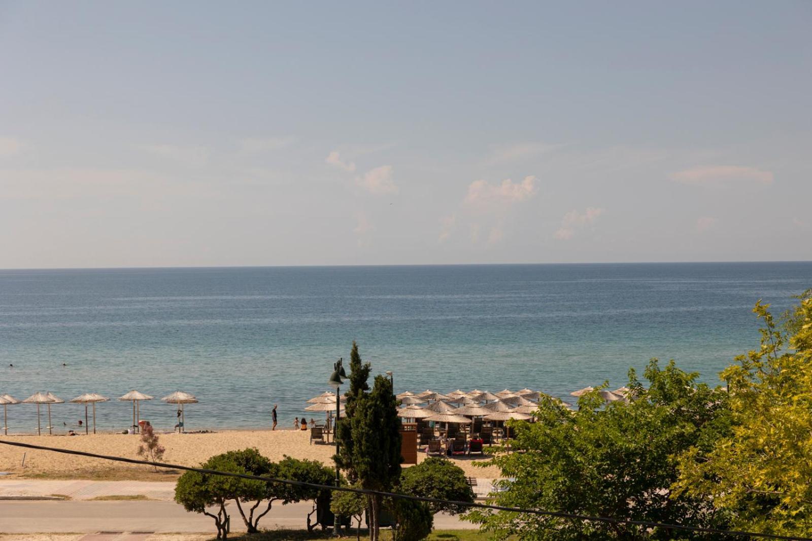 Ammos Seafront Family Apartment Nea Plagia
