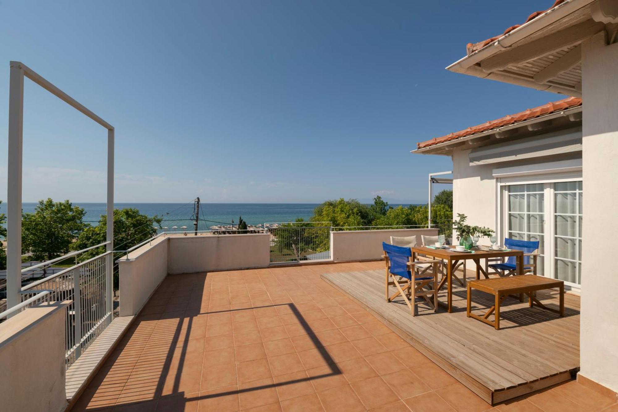 Ammos Seafront Family Apartment Nea Plagia
