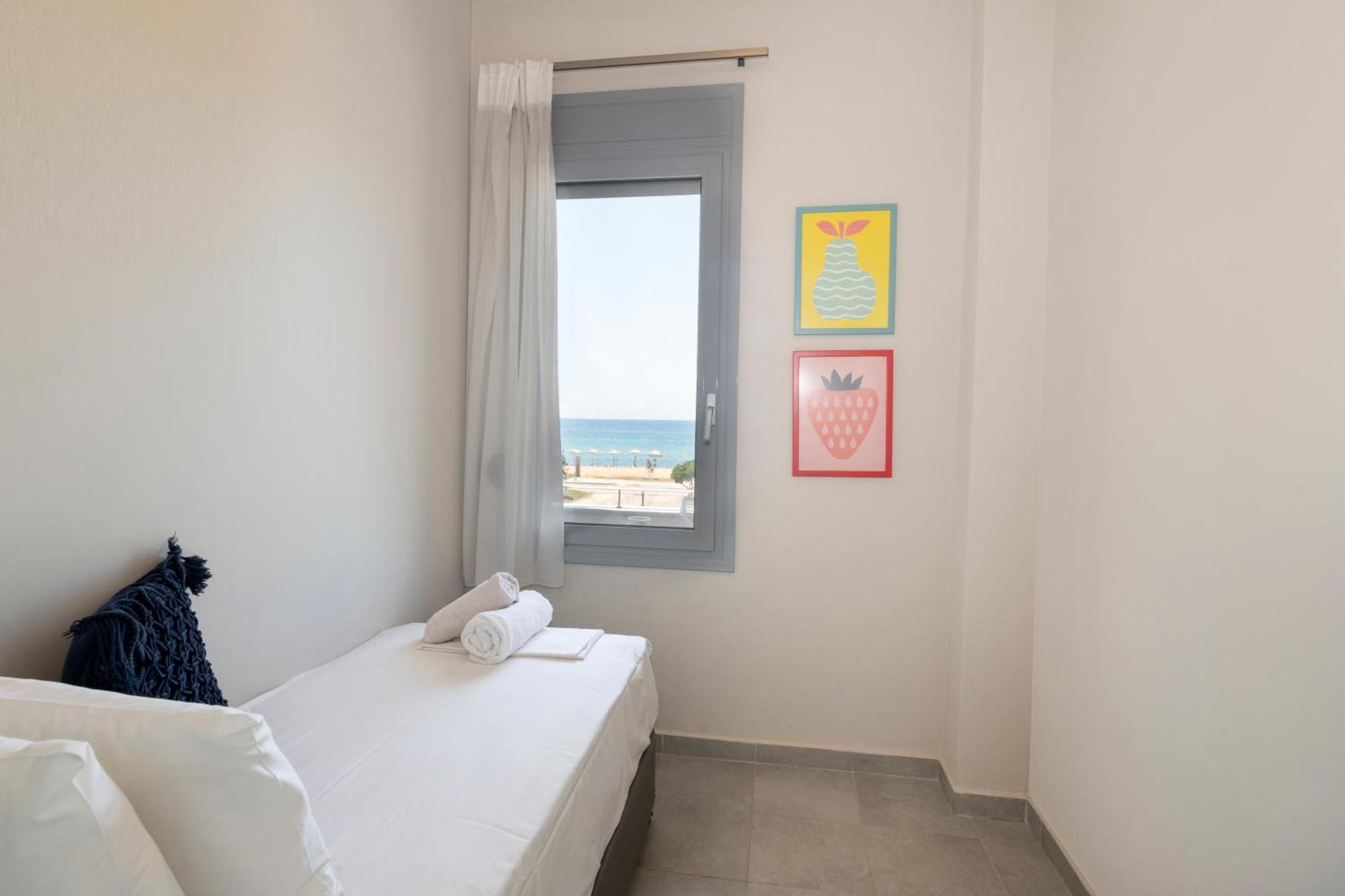 Ammos Seafront Family Apartment *