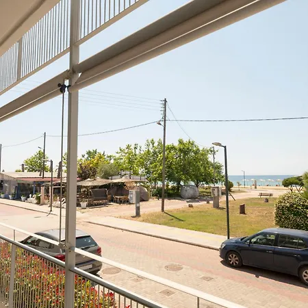 Ammos Seafront Family Apartments Nea Plagia Exterior foto