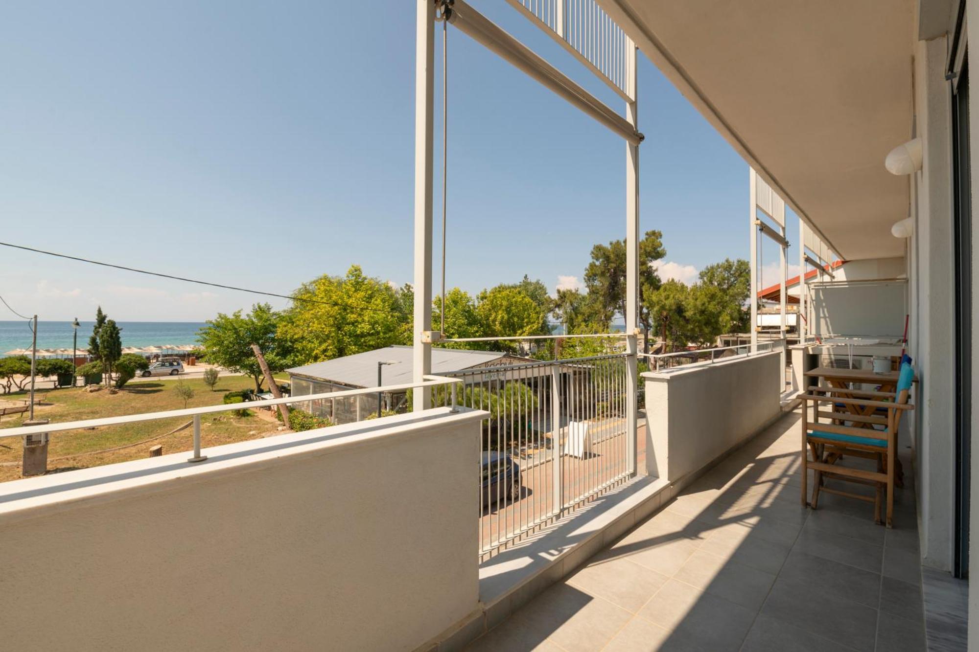 Ammos Seafront Family Nea Plagia